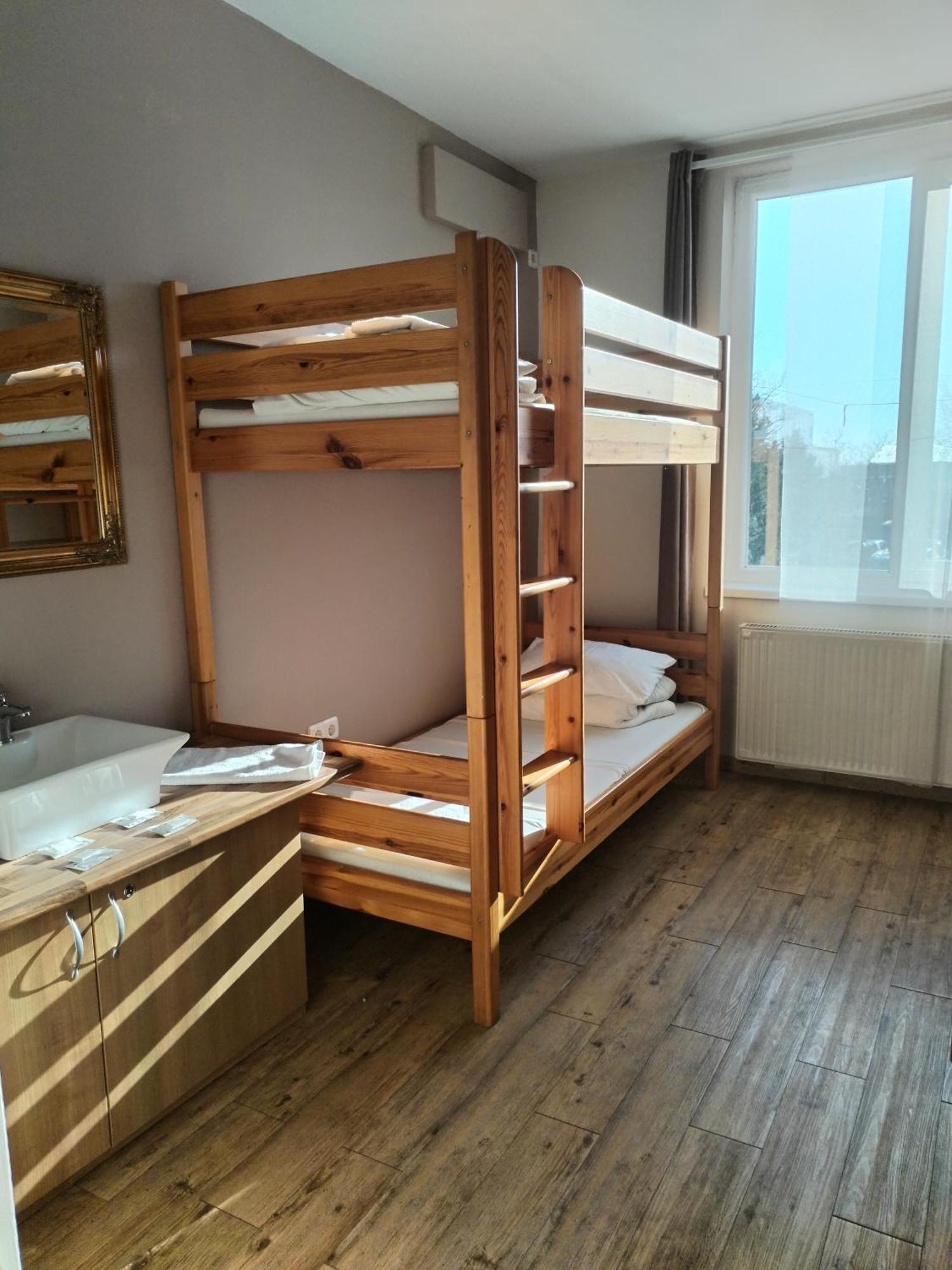 Hostel Ferihegy Vecses Exterior photo